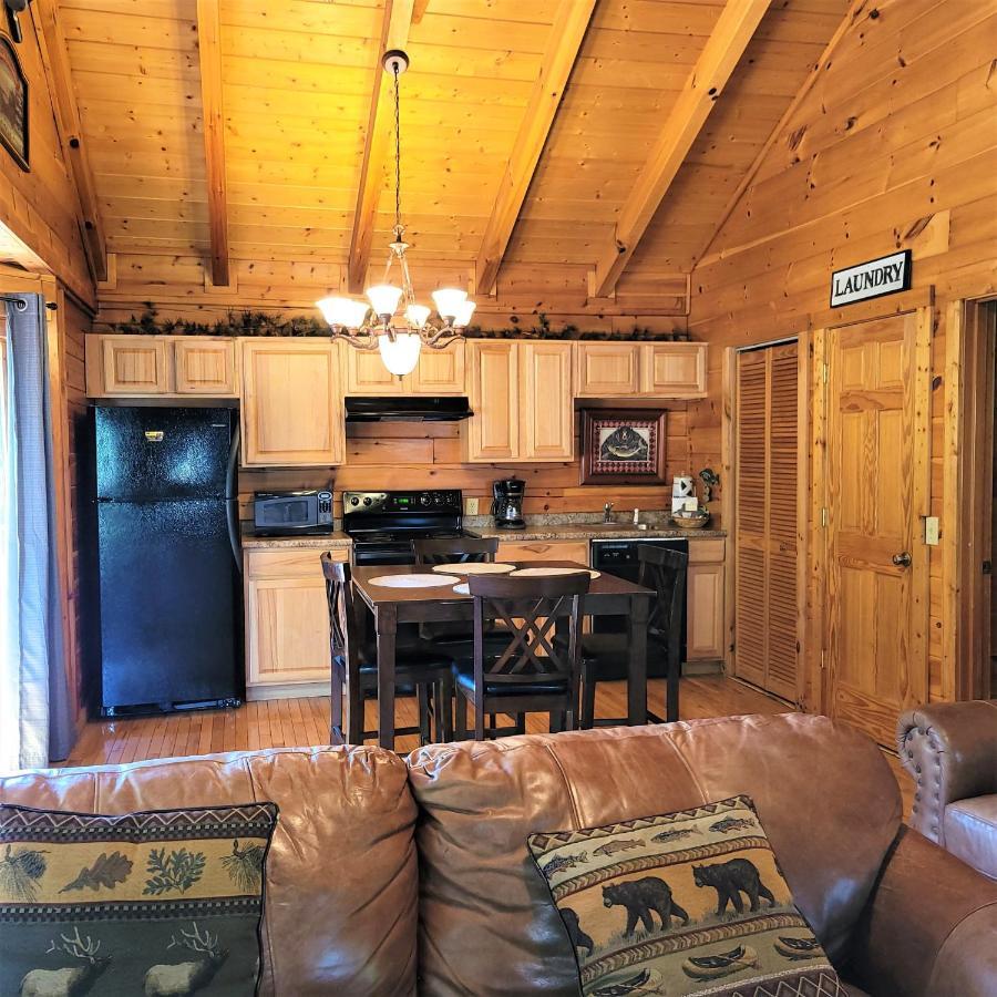 Skinny Dippin'-River Front- Free Tickets-Dog Friendly-Sleeps 6 Pigeon Forge Eksteriør billede