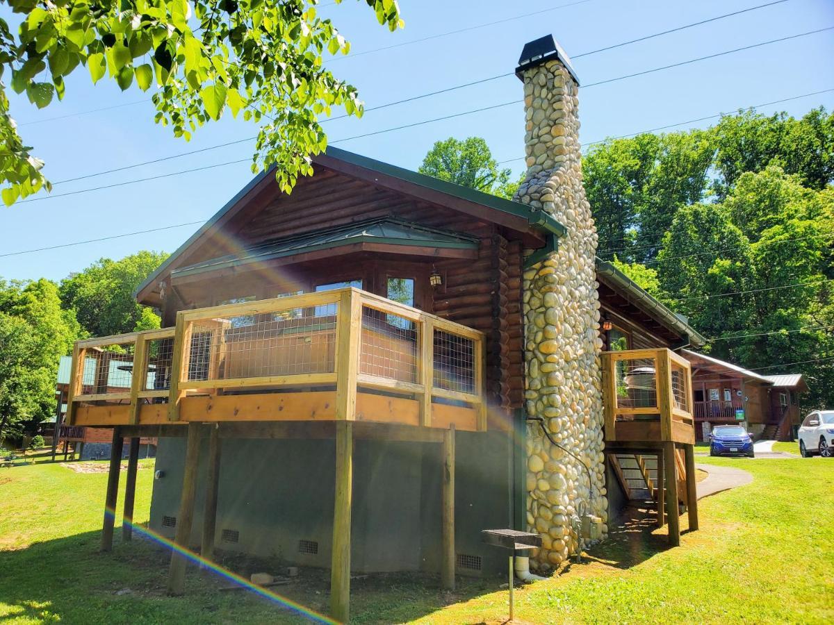 Skinny Dippin'-River Front- Free Tickets-Dog Friendly-Sleeps 6 Pigeon Forge Eksteriør billede