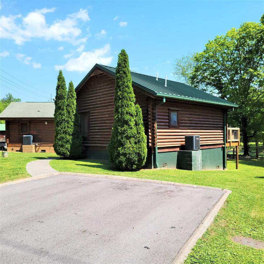 Skinny Dippin'-River Front- Free Tickets-Dog Friendly-Sleeps 6 Pigeon Forge Eksteriør billede