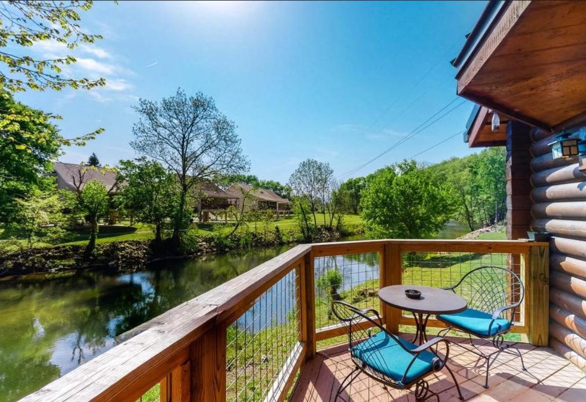 Skinny Dippin'-River Front- Free Tickets-Dog Friendly-Sleeps 6 Pigeon Forge Eksteriør billede
